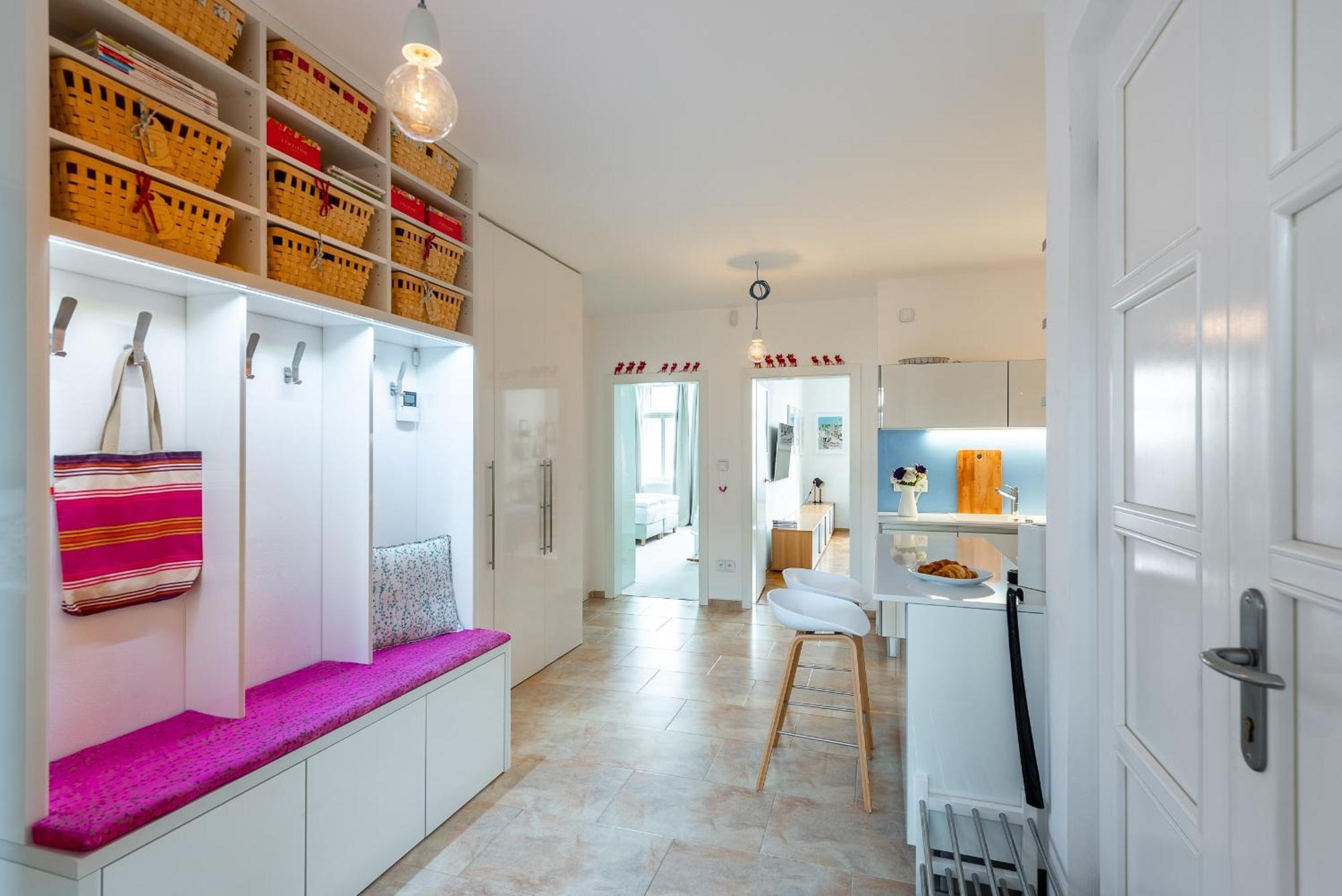 *sunny And Stylish* With Balcony Near Tv Tower Apartamento